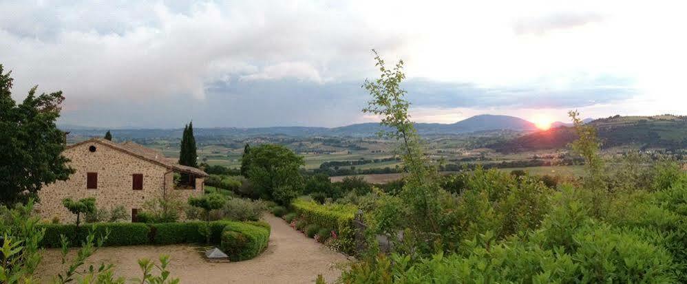 Agriturismo Le Colombe 아시시 외부 사진