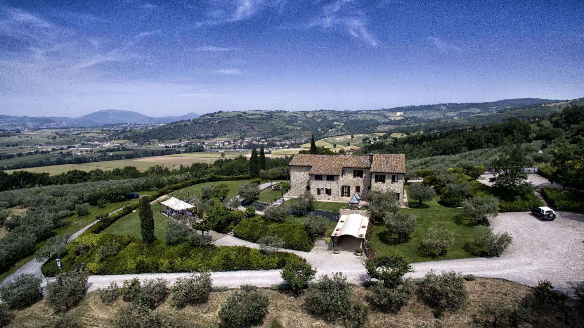 Agriturismo Le Colombe 아시시 외부 사진
